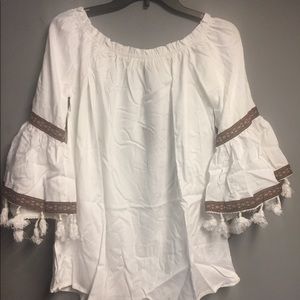 White off shoulder bell sleeve Pom Pom plus sz top